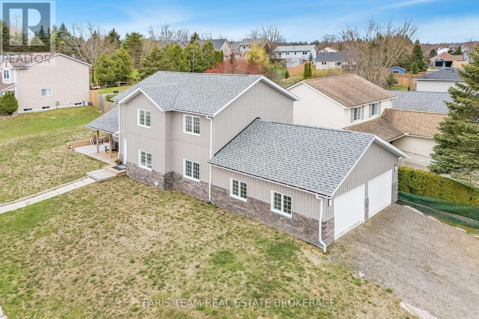 15 Lankin Avenue, Bracebridge, Ontario  P1L 1Y4 - Photo 2 - X12506610