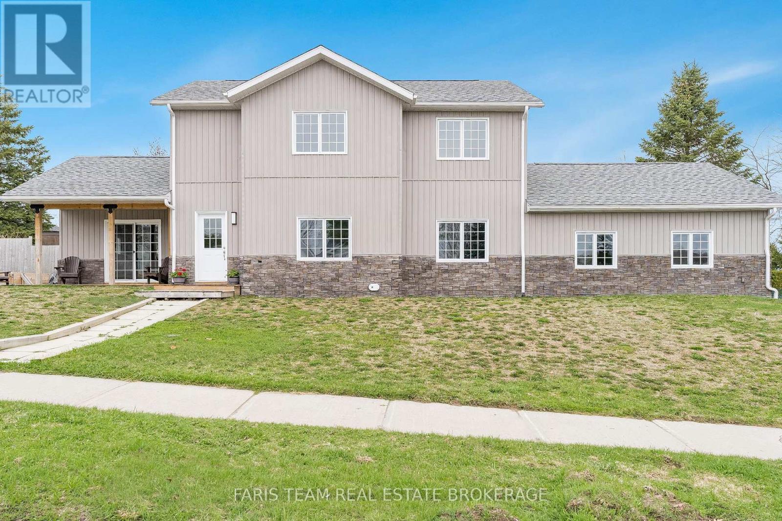 15 Lankin Avenue, Bracebridge, Ontario  P1L 1Y4 - Photo 3 - X12506610