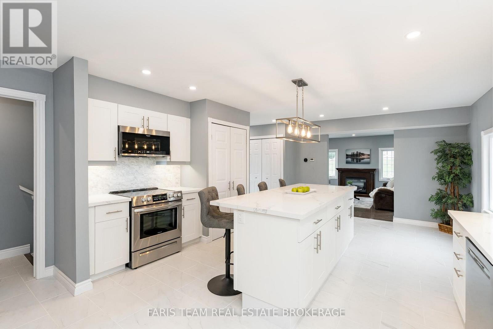 15 Lankin Avenue, Bracebridge, Ontario  P1L 1Y4 - Photo 5 - X12506610