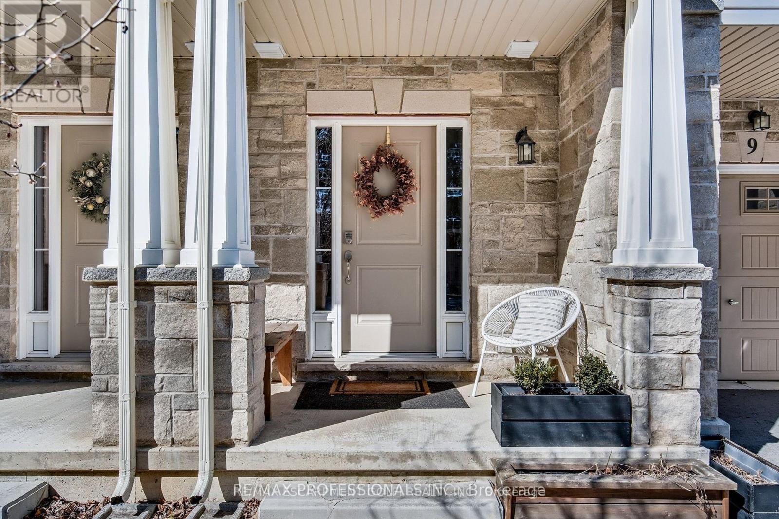 9 Pipe Avenue, Hamilton, Ontario  L9K 0J9 - Photo 4 - X12506632