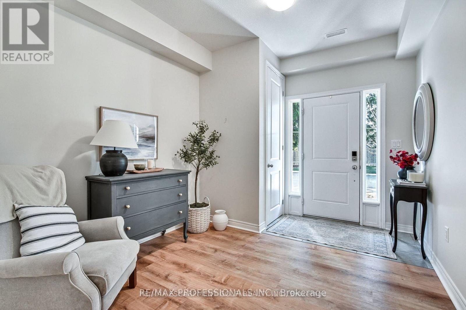 9 Pipe Avenue, Hamilton, Ontario  L9K 0J9 - Photo 5 - X12506632