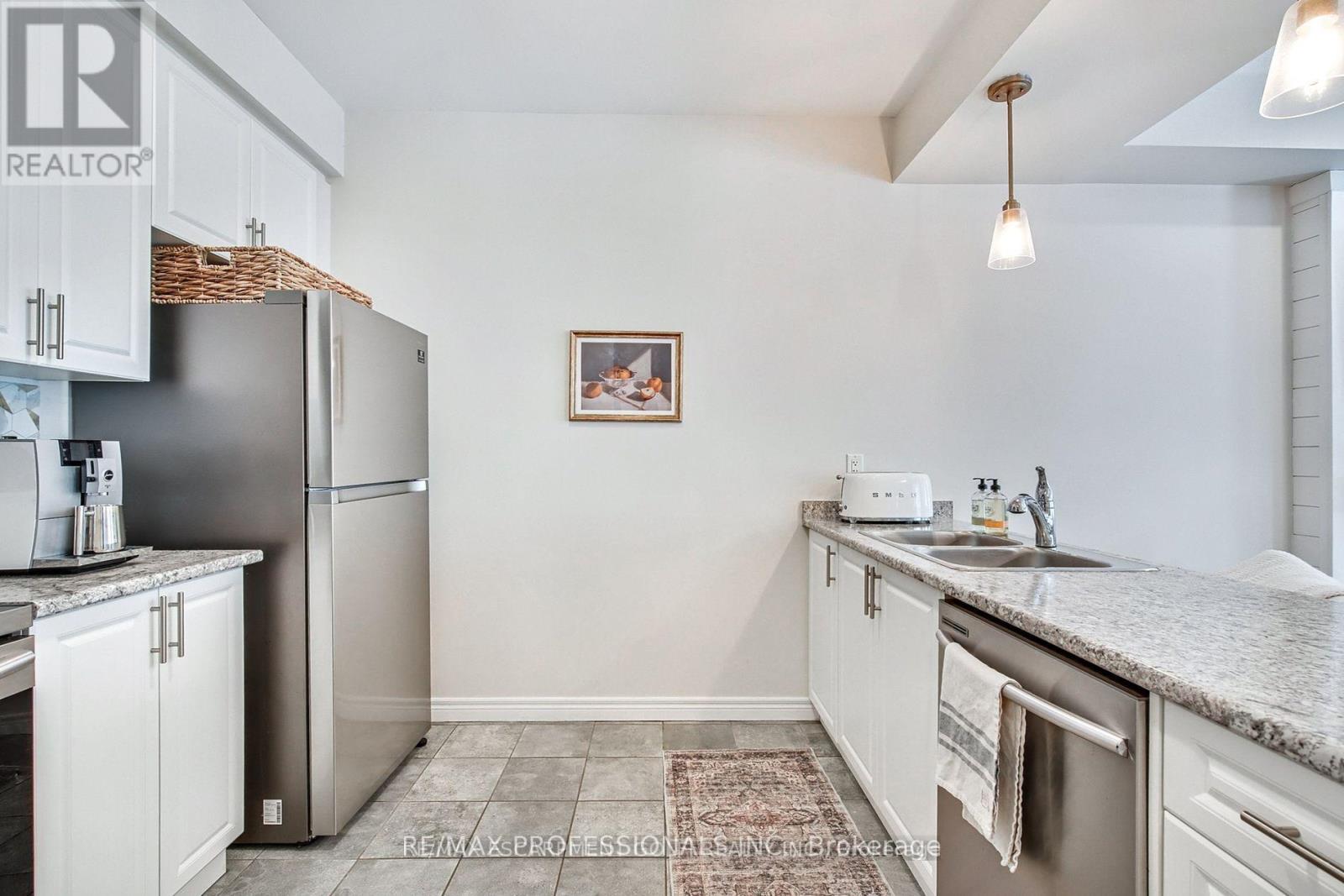 9 Pipe Avenue, Hamilton, Ontario  L9K 0J9 - Photo 8 - X12506632