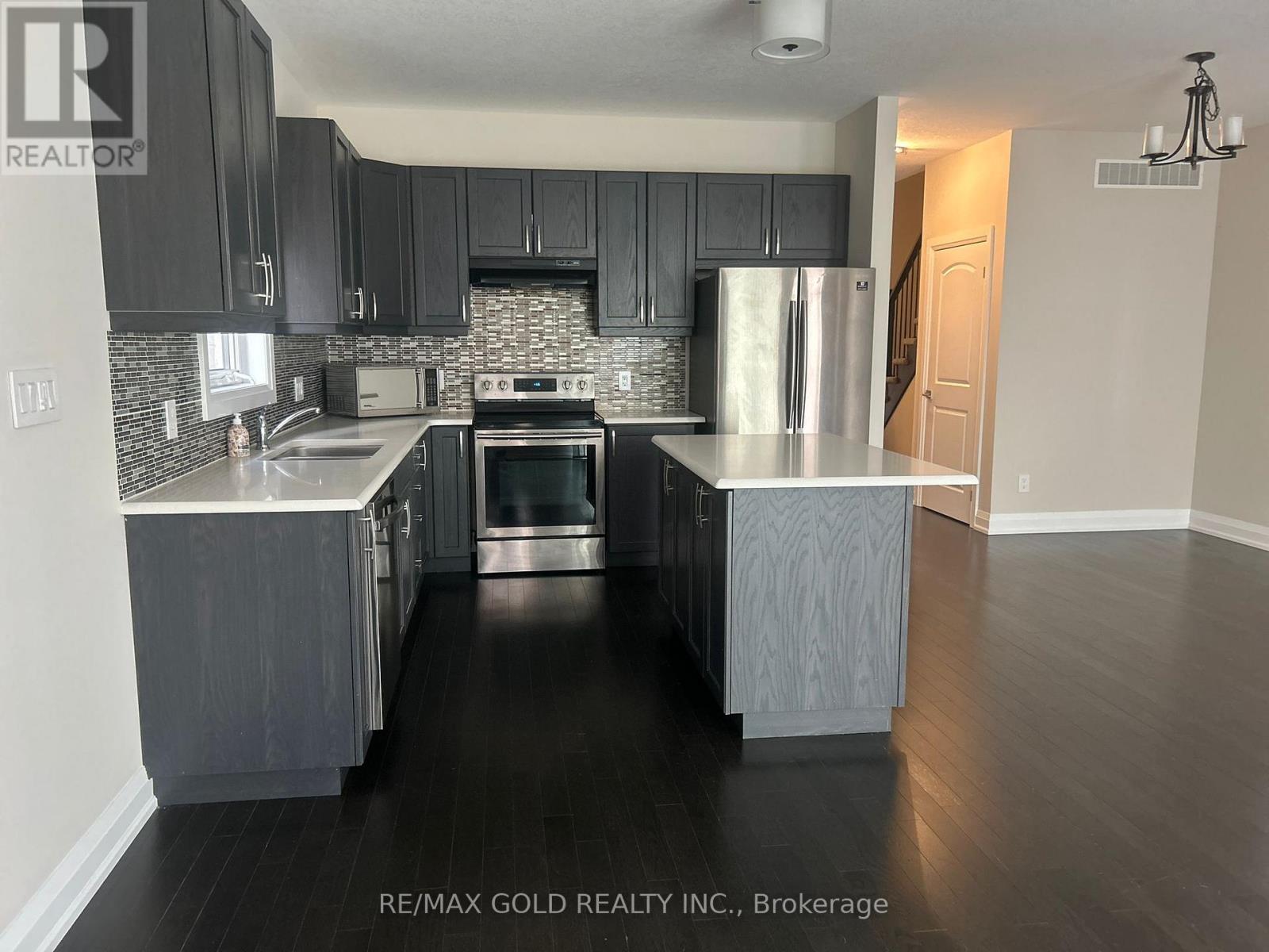 352 Sedgewood Street, Kitchener, Ontario  N2P 0H9 - Photo 3 - X12506692