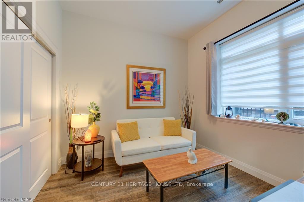 102 - 1 Redfern Avenue, Hamilton, Ontario  L9C 0E6 - Photo 10 - X12506740