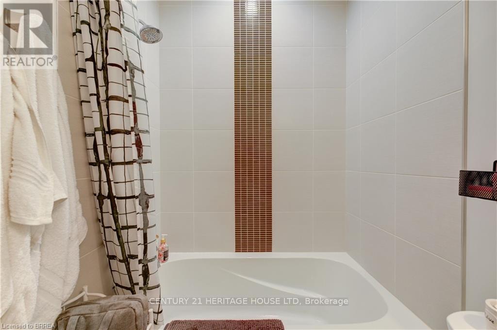 102 - 1 Redfern Avenue, Hamilton, Ontario  L9C 0E6 - Photo 14 - X12506740