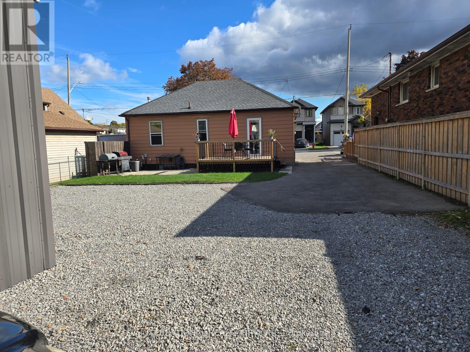 731 Knox Avenue, Hamilton, Ontario  L8H 6K7 - Photo 5 - X12506760