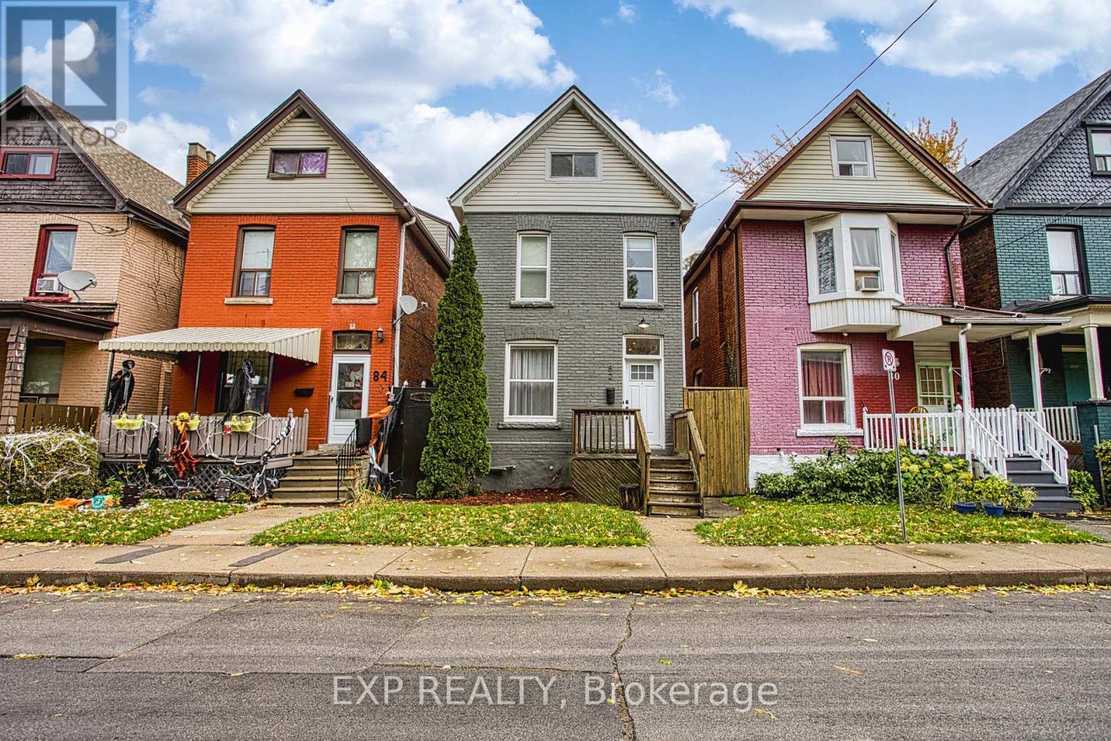 82 Ashley Street, Hamilton, Ontario  L8L 5T1 - Photo 2 - X12506838