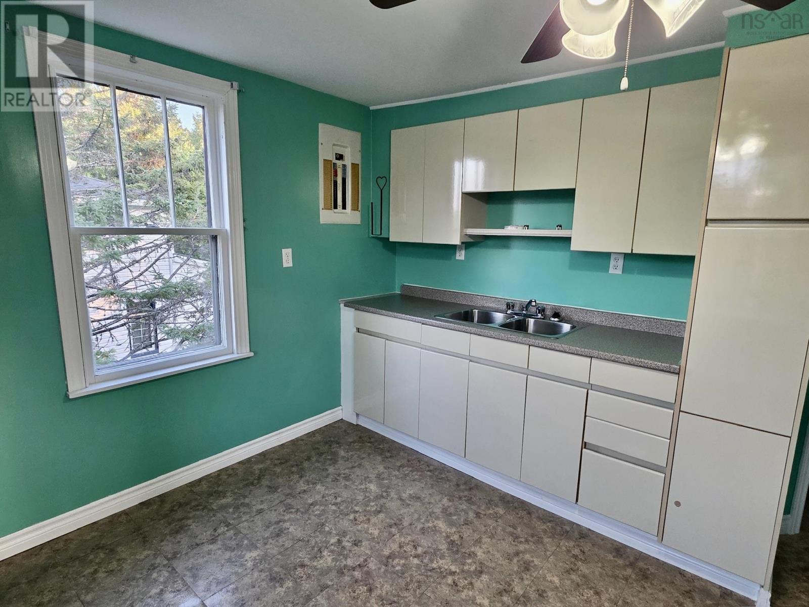 1544 St Margarets Bay Road, Timberlea, Nova Scotia  B3T 1A9 - Photo 18 - 202523823