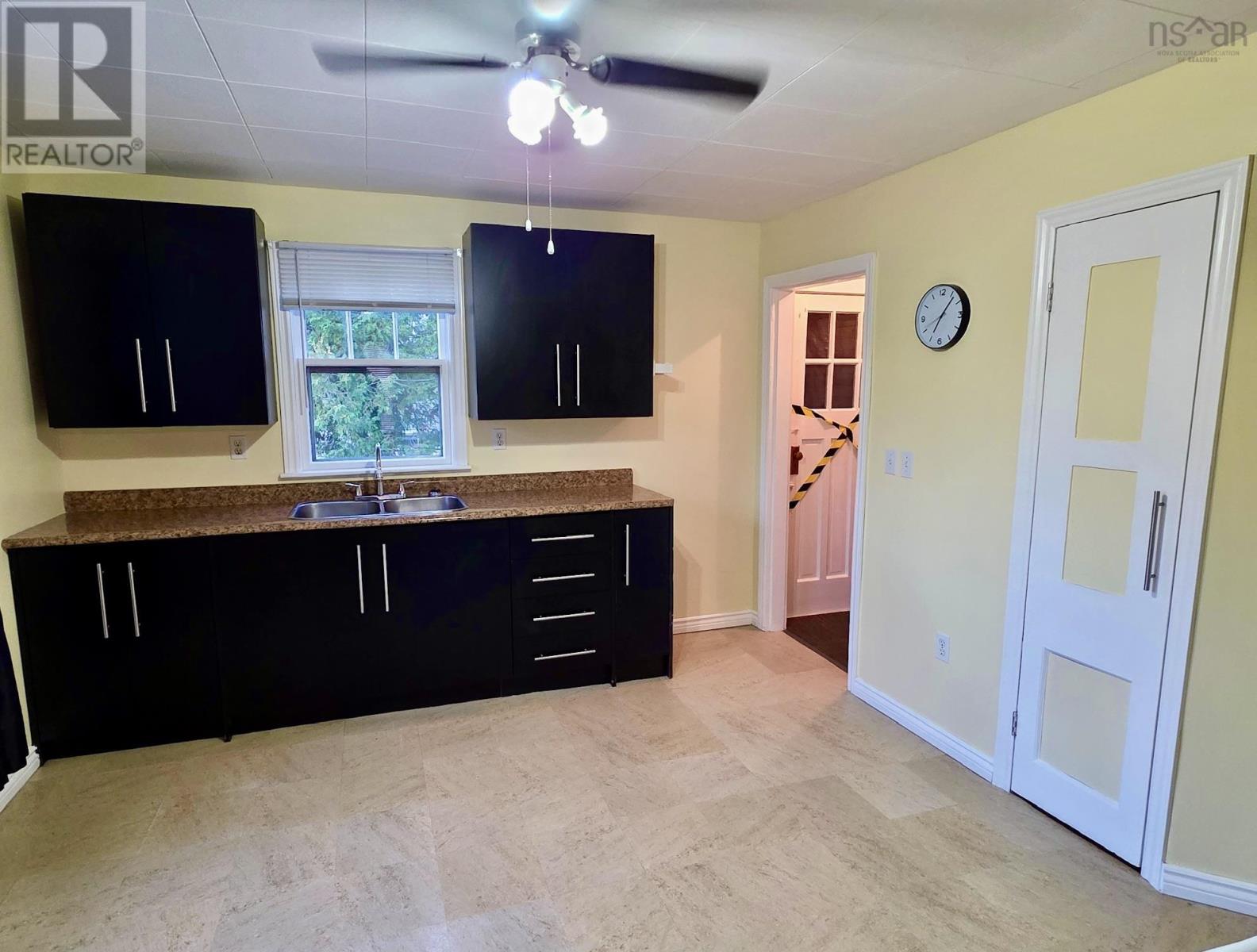 1544 St Margarets Bay Road, Timberlea, Nova Scotia  B3T 1A9 - Photo 8 - 202523823