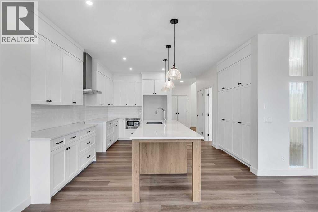 127 Heritage Court, Cochrane, Alberta  T4C 2N4 - Photo 7 - A2268454