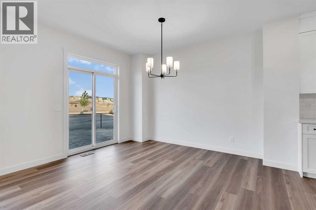 127 Heritage Court, Cochrane, Alberta  T4C 2N4 - Photo 12 - A2268454