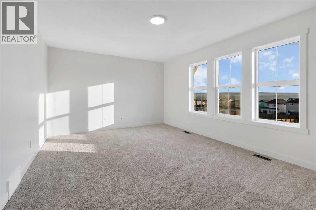 127 Heritage Court, Cochrane, Alberta  T4C 2N4 - Photo 37 - A2268454