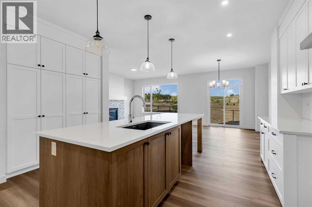 127 Heritage Court, Cochrane, Alberta  T4C 2N4 - Photo 4 - A2268454