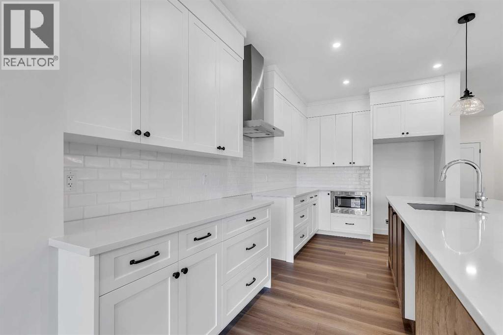 127 Heritage Court, Cochrane, Alberta  T4C 2N4 - Photo 5 - A2268454