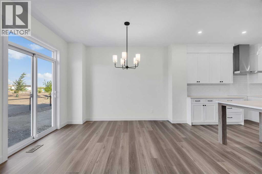 127 Heritage Court, Cochrane, Alberta  T4C 2N4 - Photo 13 - A2268454