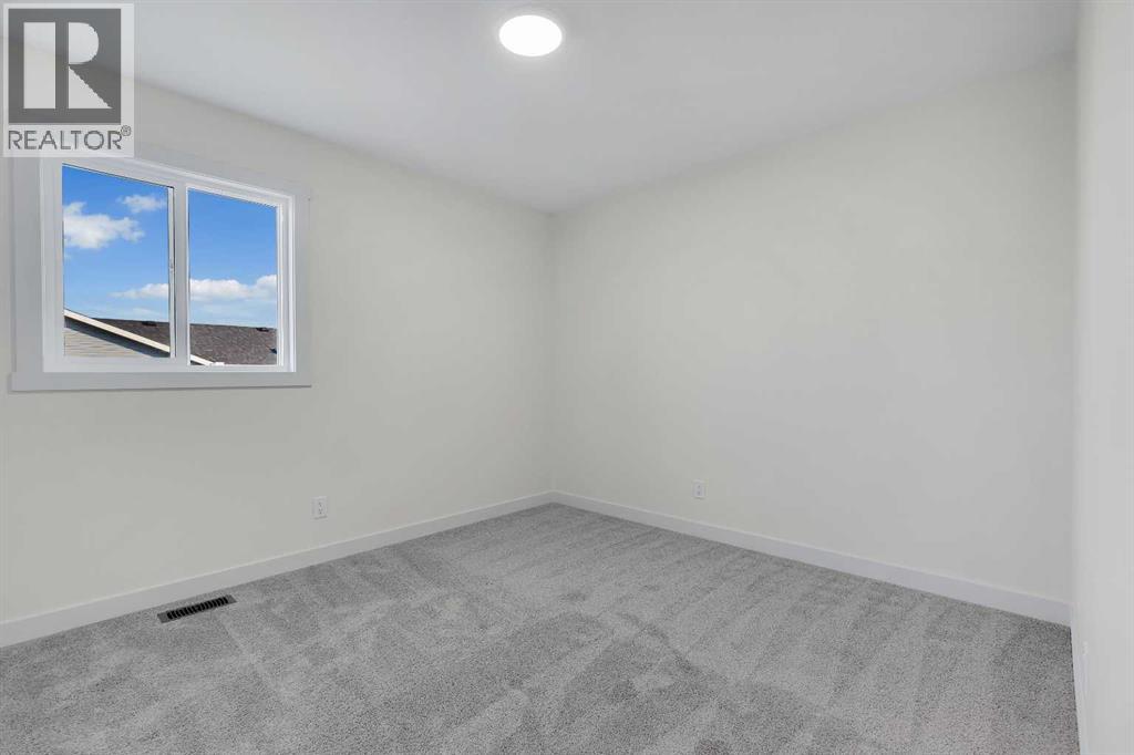 127 Heritage Court, Cochrane, Alberta  T4C 2N4 - Photo 36 - A2268454