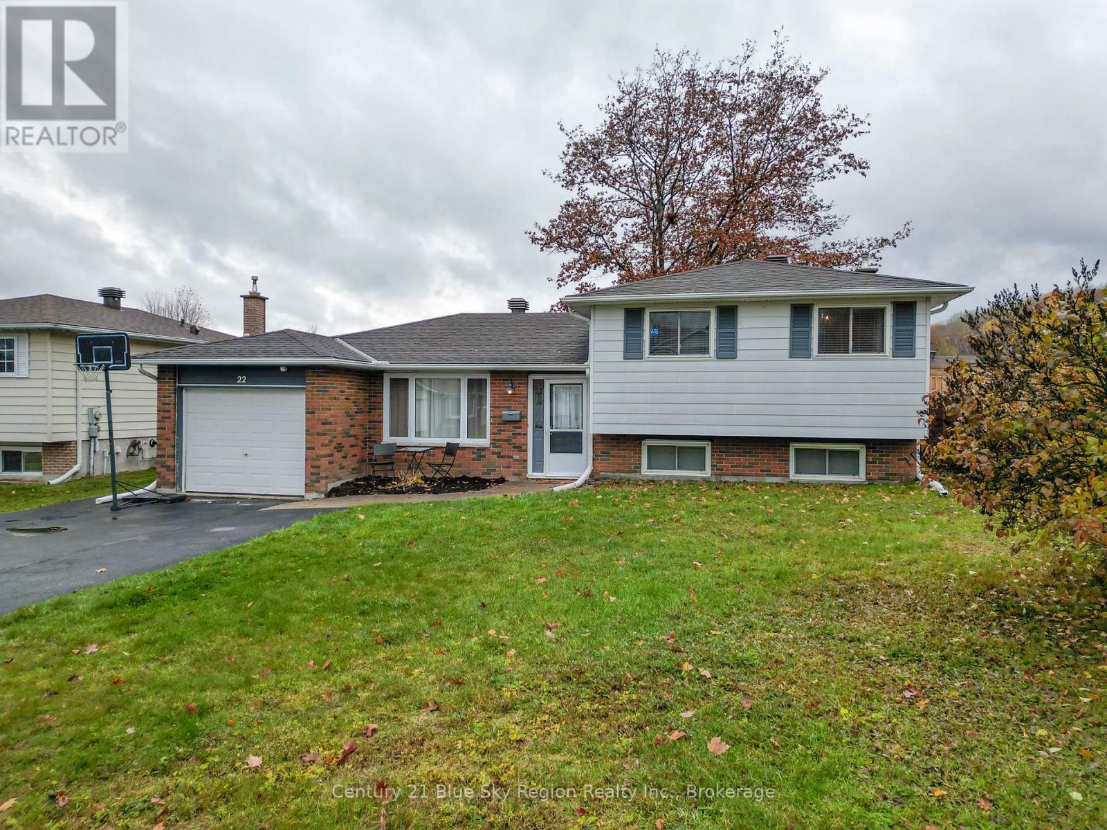 22 Kathryn Crescent, North Bay, Ontario P1B 8P4 - Photo 2 - X12506716