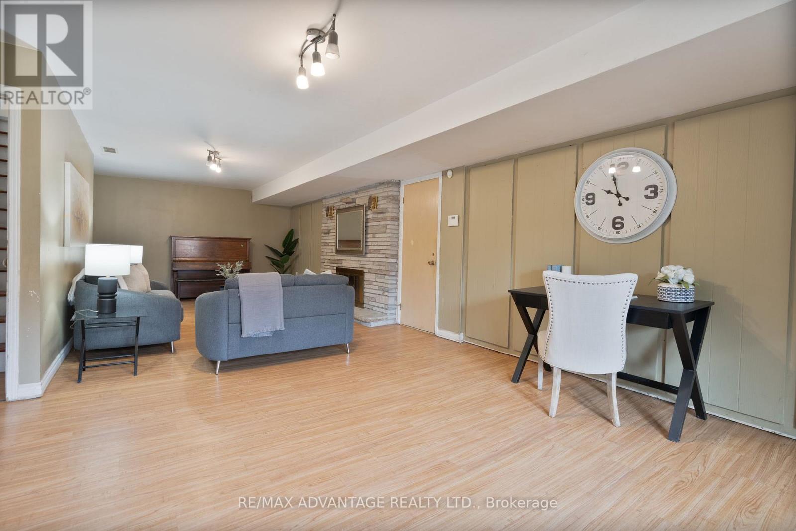 Photo 20 of 45 for 464 Three Valleys Crescent