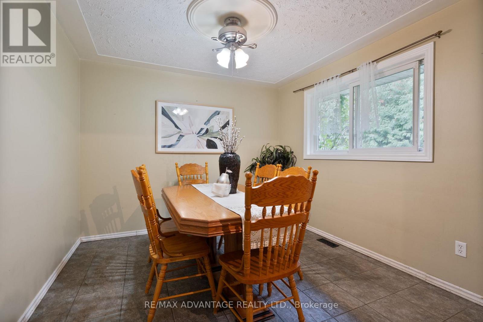 Photo 9 of 45 for 464 Three Valleys Crescent