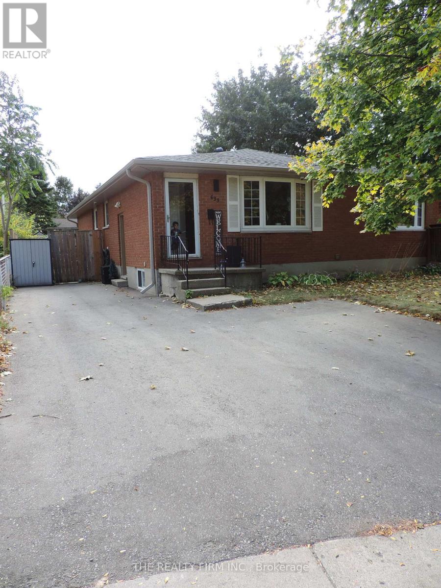 699 Sevilla Park Place, London East, Ontario  N5Y 4H9 - Photo 2 - X12507288