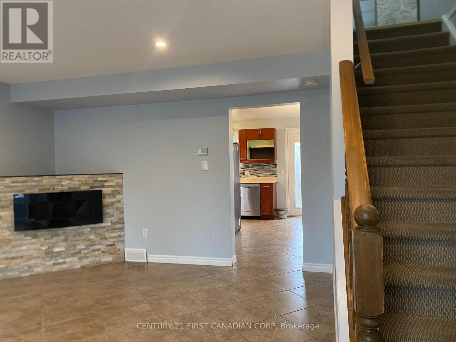 53 - 50 Chapman Court, London North (North I), Ontario  N6G 5E1 - Photo 3 - X12507474