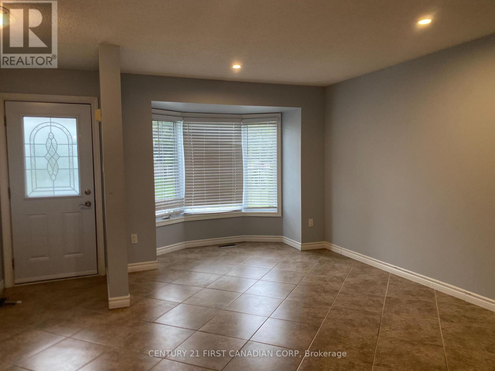 53 - 50 Chapman Court, London North (North I), Ontario  N6G 5E1 - Photo 4 - X12507474