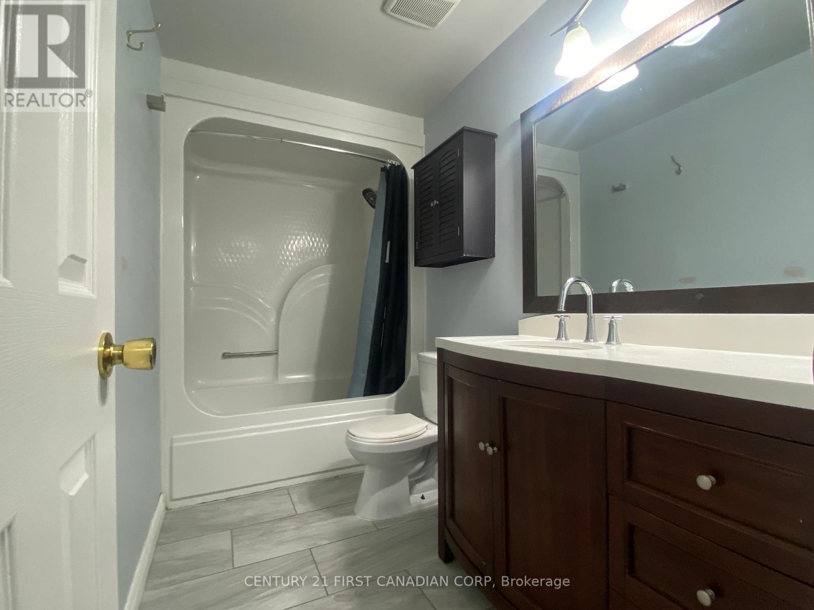 53 - 50 Chapman Court, London North (North I), Ontario  N6G 5E1 - Photo 9 - X12507474