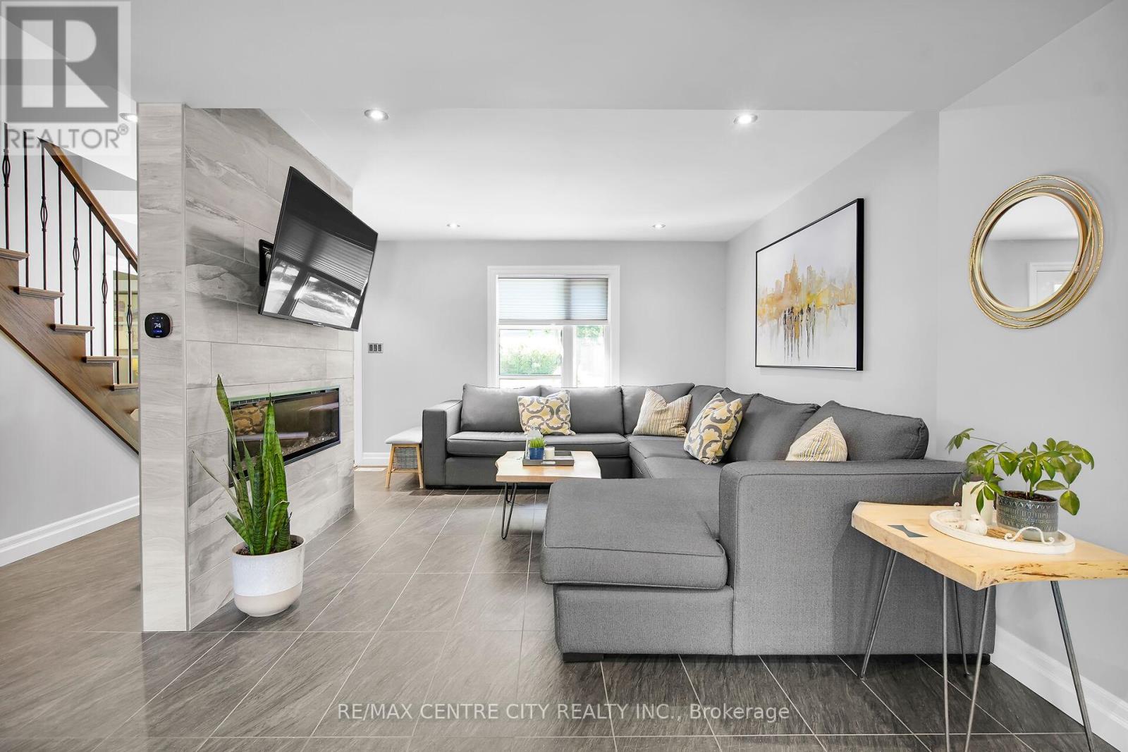 187 Wychwood Park, London North (North J), Ontario  N6G 1S2 - Photo 11 - X12507544