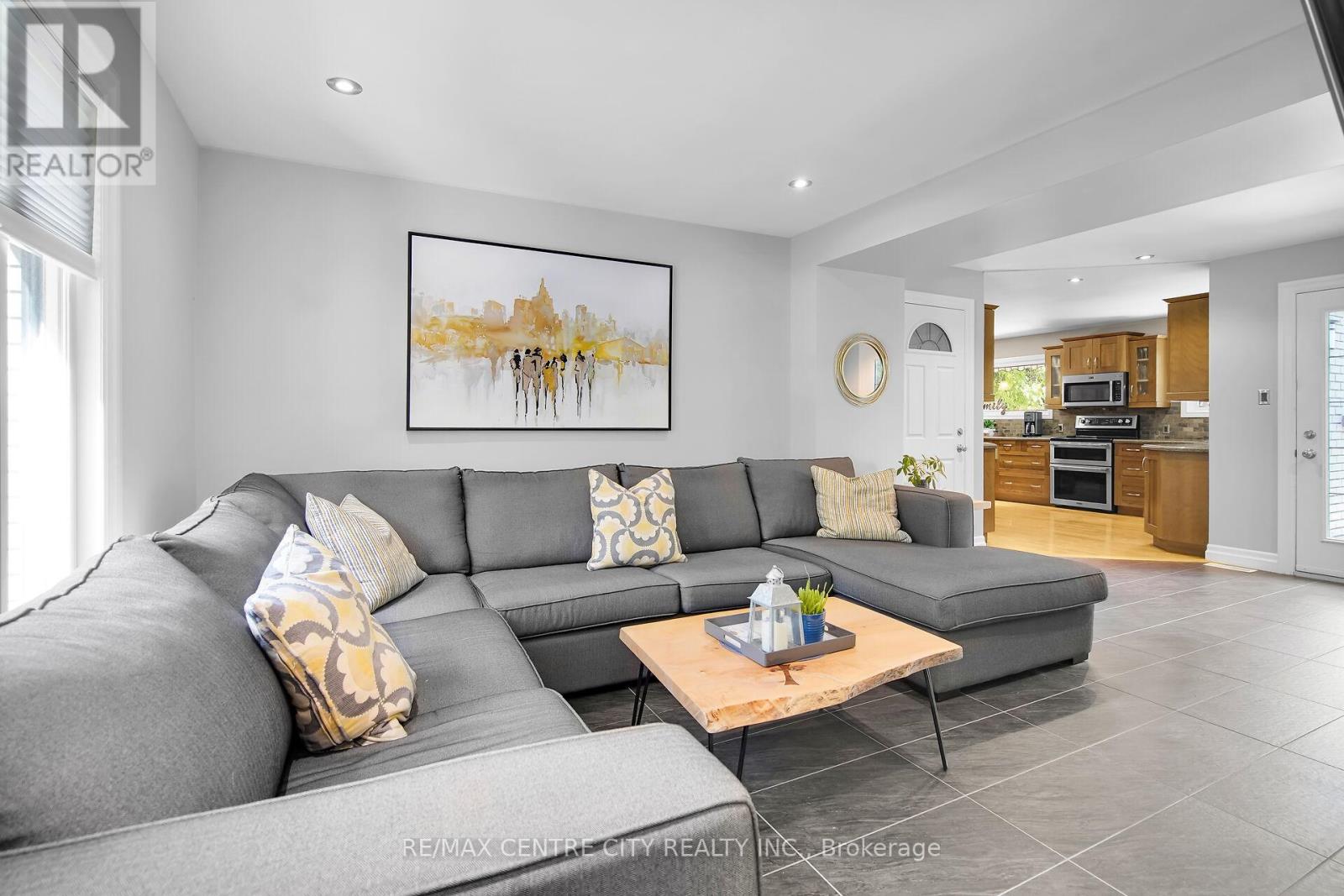 187 Wychwood Park, London North (North J), Ontario  N6G 1S2 - Photo 12 - X12507544