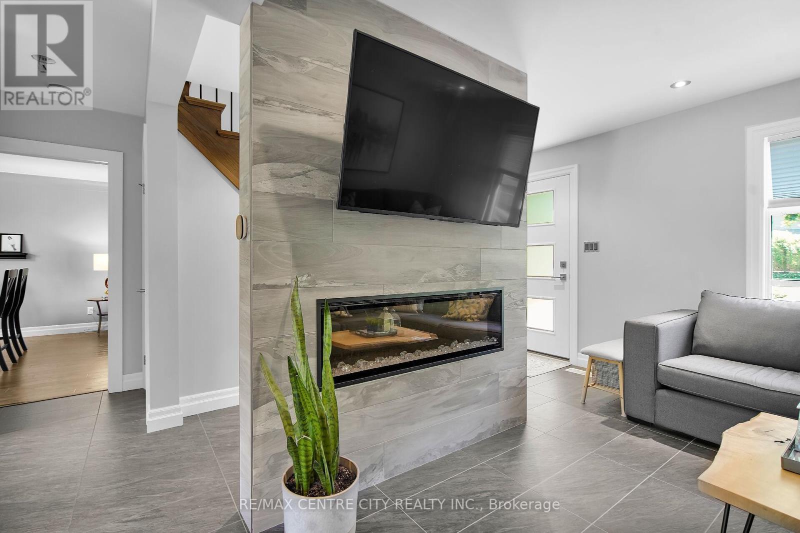 187 Wychwood Park, London North (North J), Ontario  N6G 1S2 - Photo 13 - X12507544