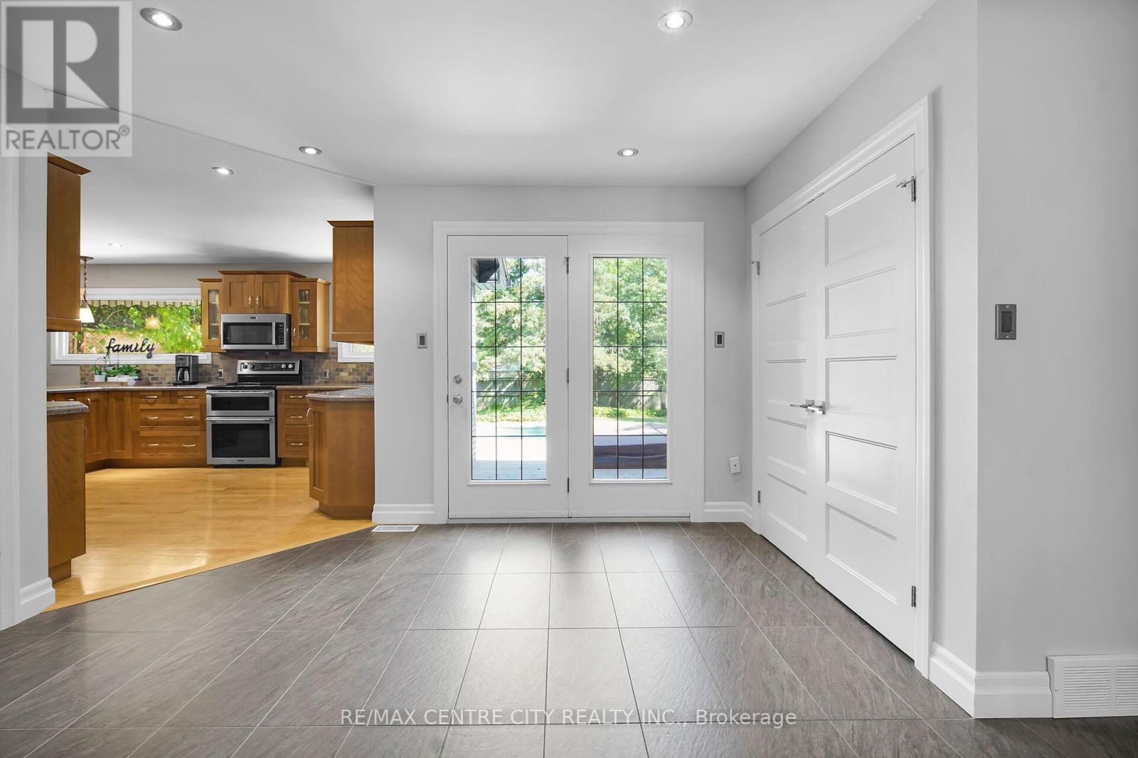 187 Wychwood Park, London North (North J), Ontario  N6G 1S2 - Photo 14 - X12507544