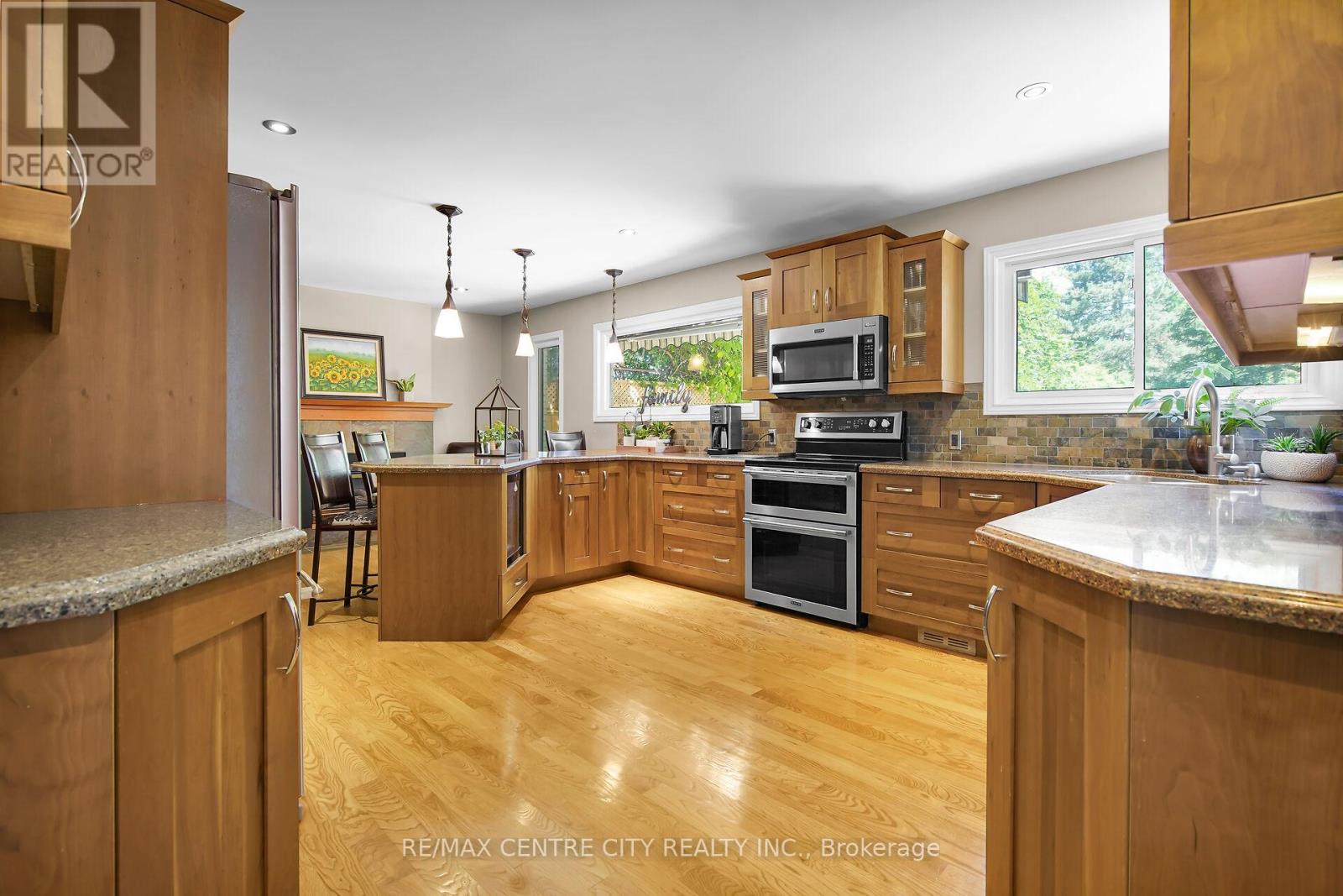 187 Wychwood Park, London North (North J), Ontario  N6G 1S2 - Photo 15 - X12507544