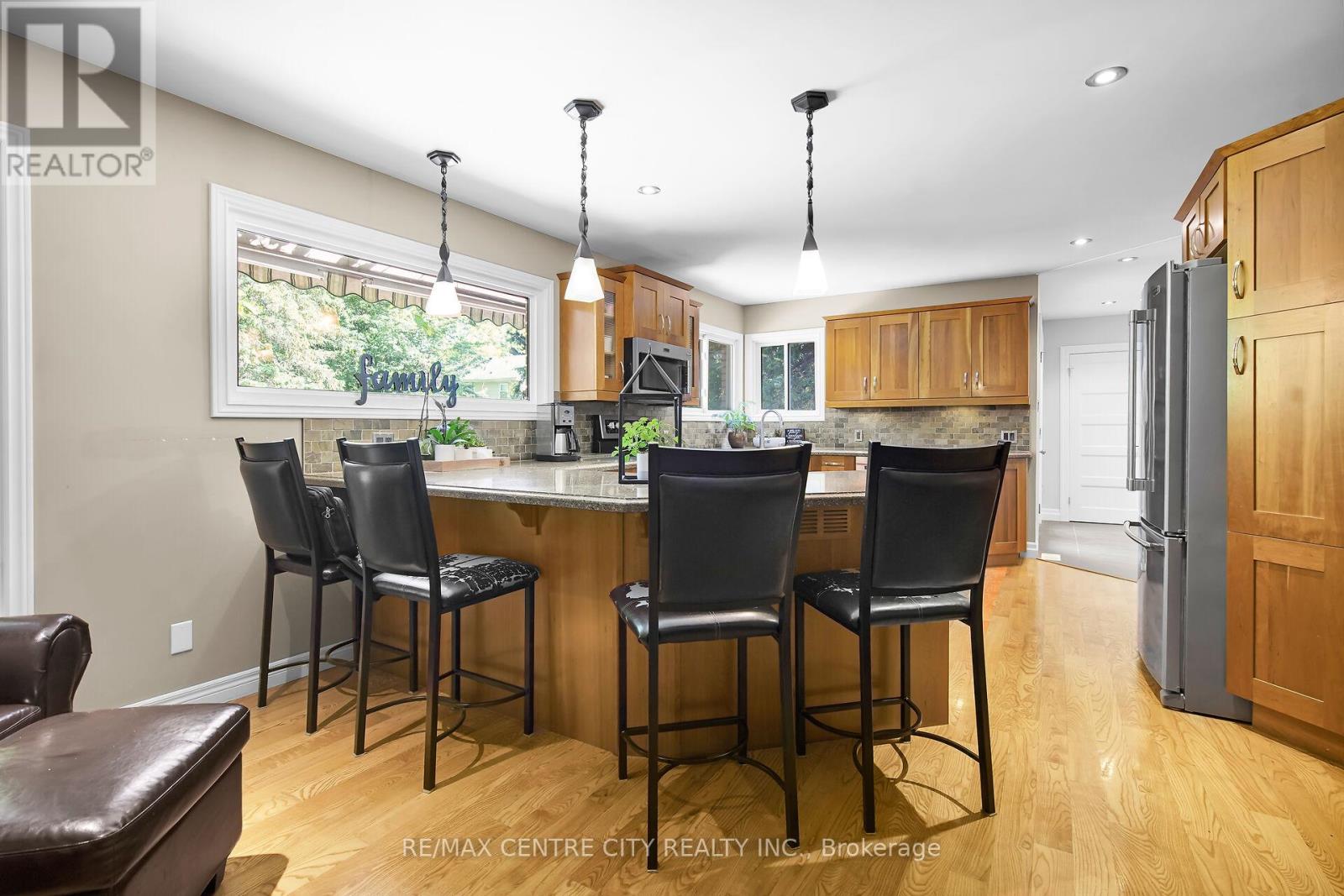 187 Wychwood Park, London North (North J), Ontario  N6G 1S2 - Photo 16 - X12507544