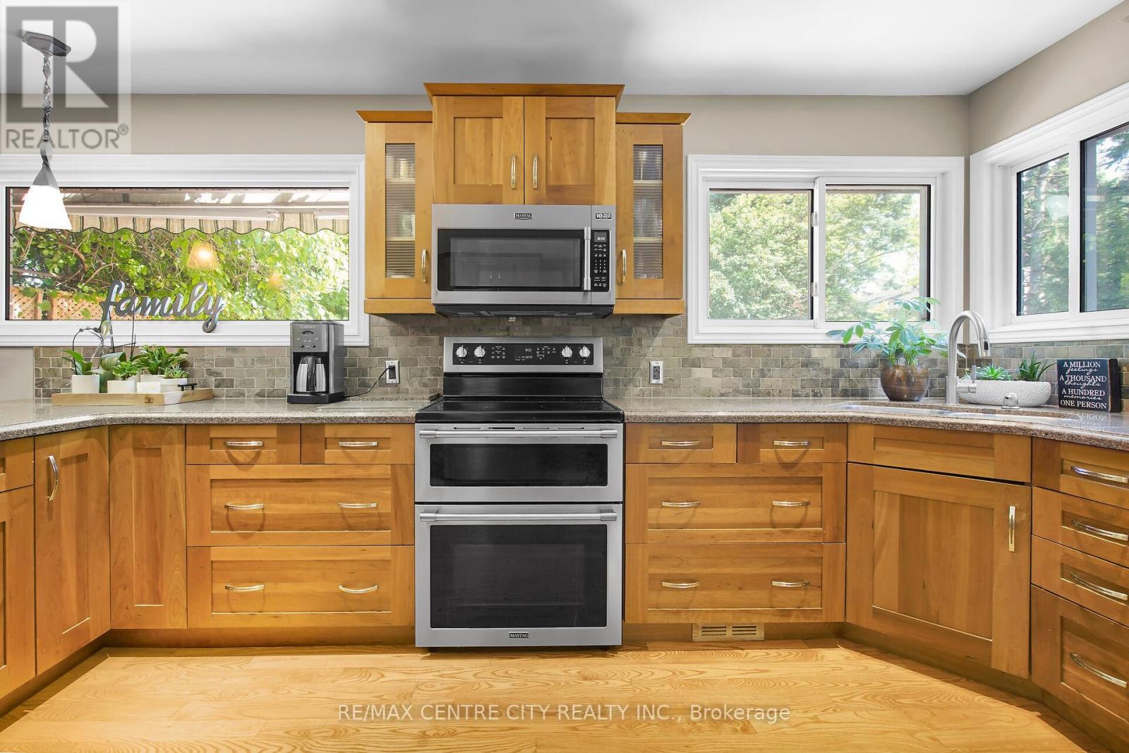 187 Wychwood Park, London North (North J), Ontario  N6G 1S2 - Photo 17 - X12507544