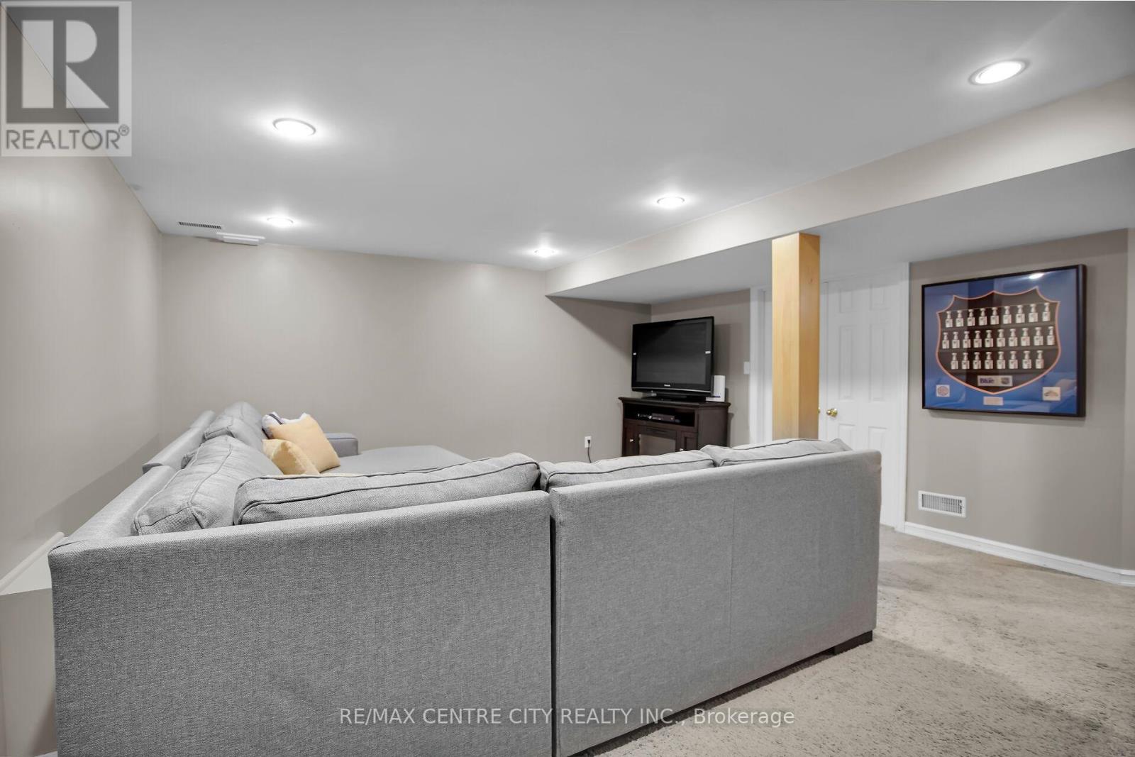 187 Wychwood Park, London North (North J), Ontario  N6G 1S2 - Photo 34 - X12507544