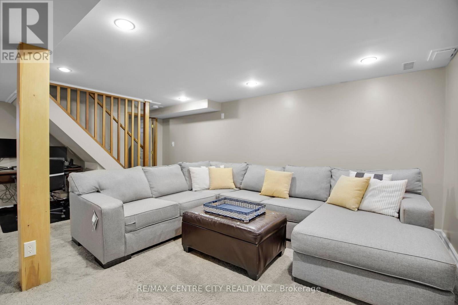 187 Wychwood Park, London North (North J), Ontario  N6G 1S2 - Photo 35 - X12507544