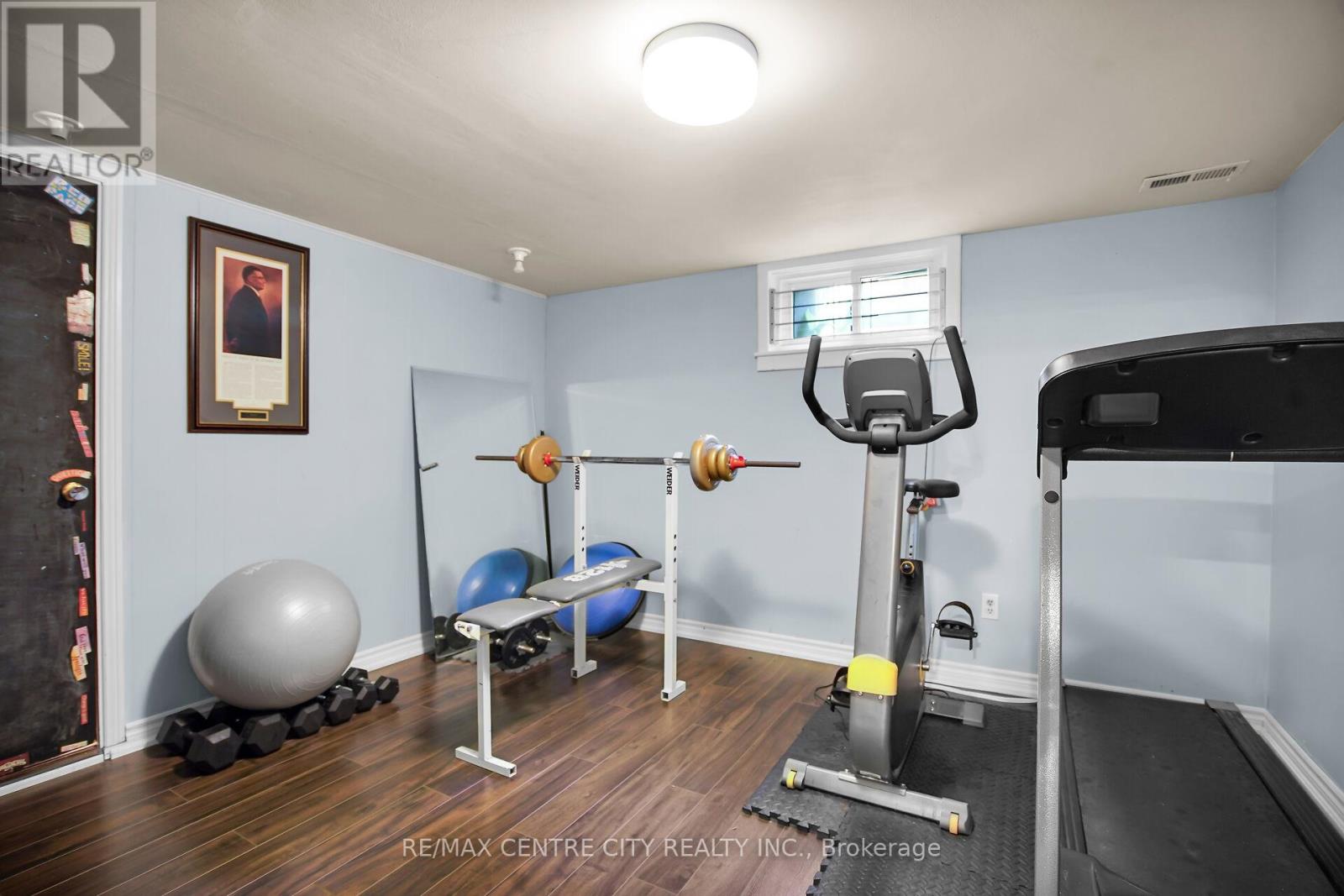 187 Wychwood Park, London North (North J), Ontario  N6G 1S2 - Photo 40 - X12507544