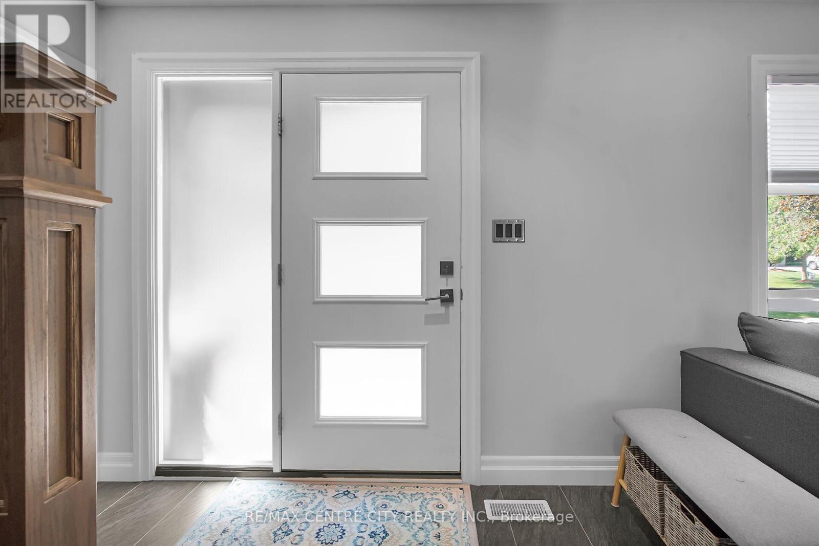 187 Wychwood Park, London North (North J), Ontario  N6G 1S2 - Photo 5 - X12507544