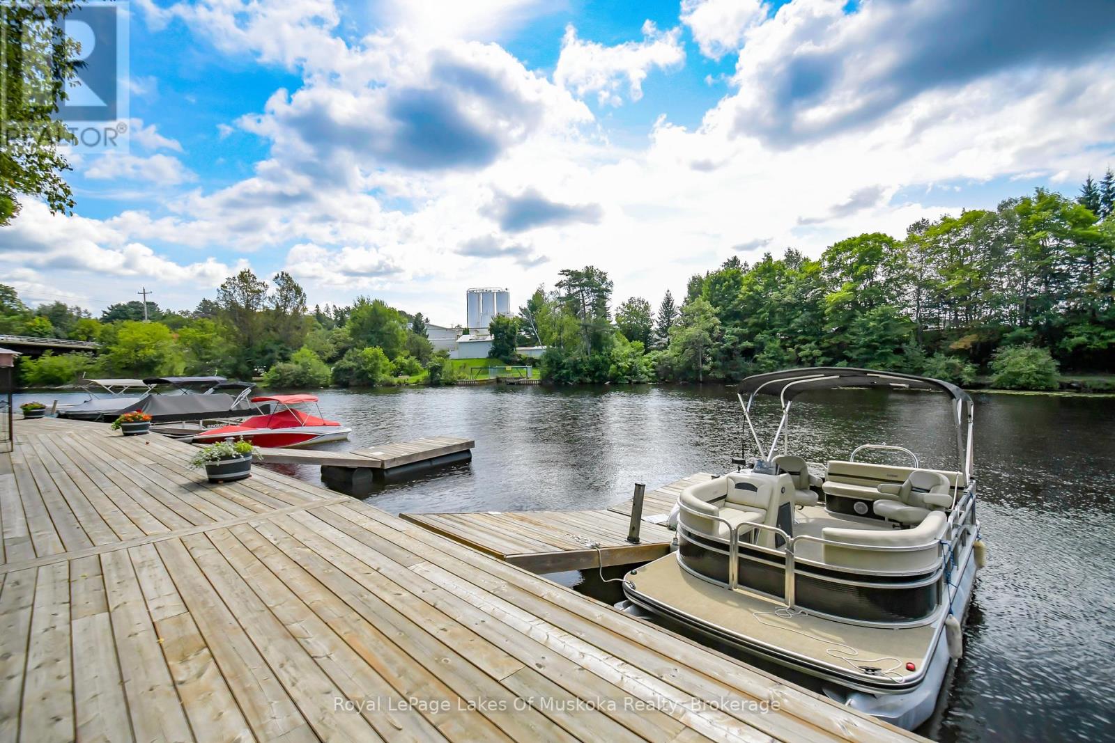 <h3>$599,000</h3><p>401 - 31 Dairy Lane, Huntsville, Ontario</p>