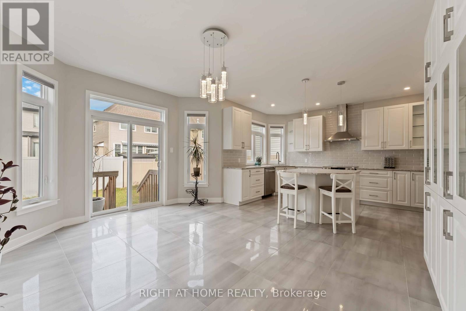 203 Osterley Way, Ottawa, Ontario  K2S 2N6 - Photo 12 - X12507434