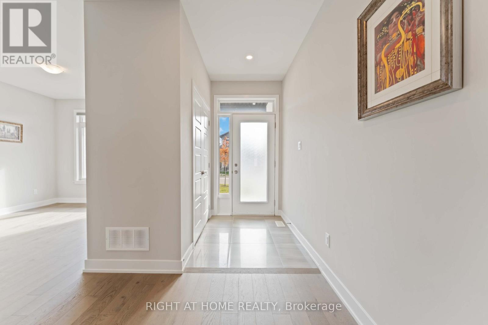 203 Osterley Way, Ottawa, Ontario  K2S 2N6 - Photo 3 - X12507434