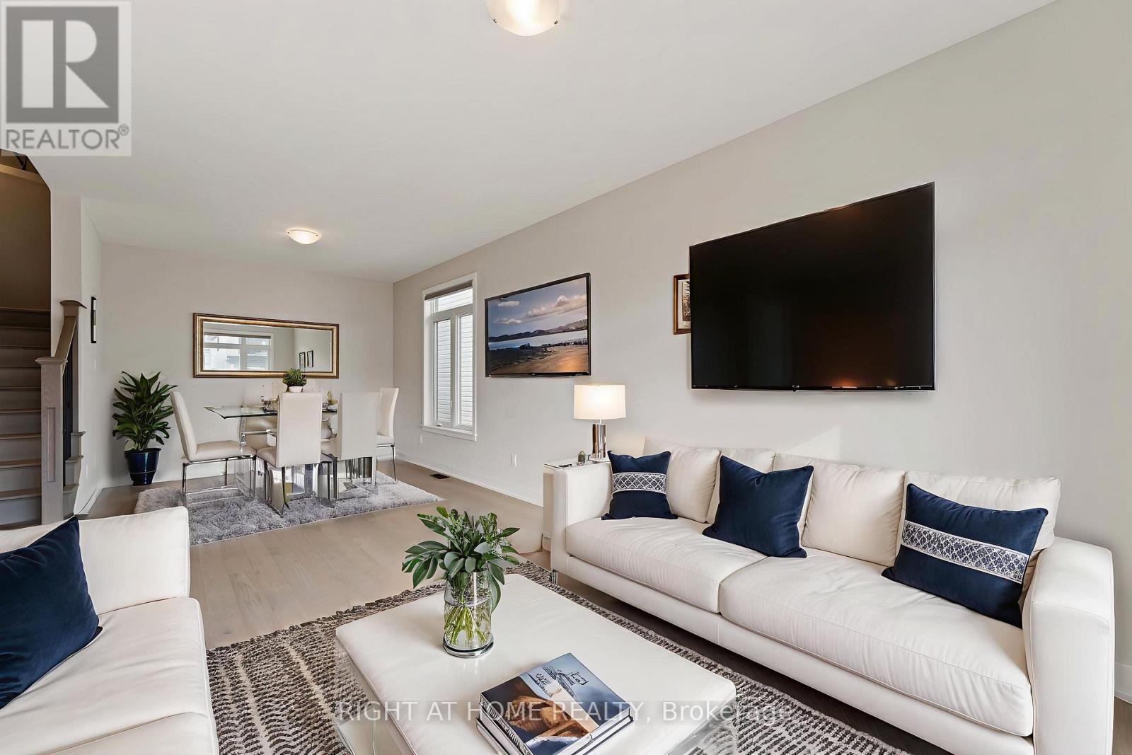 203 Osterley Way, Ottawa, Ontario  K2S 2N6 - Photo 5 - X12507434