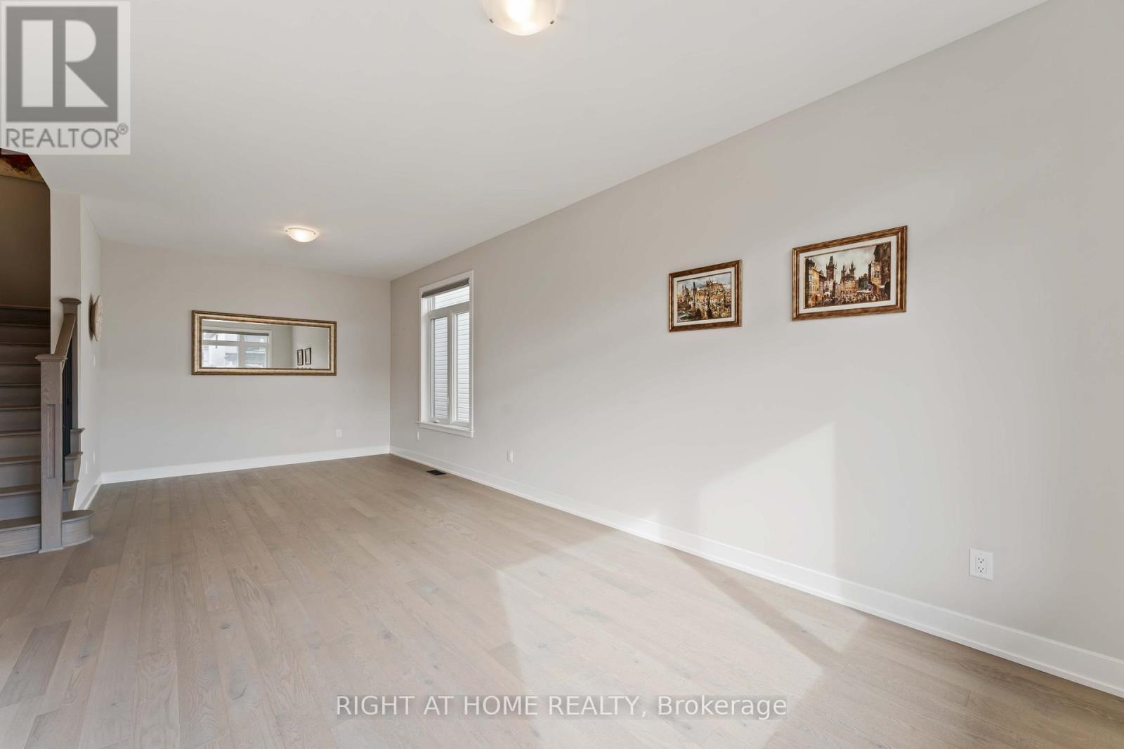 203 Osterley Way, Ottawa, Ontario  K2S 2N6 - Photo 6 - X12507434