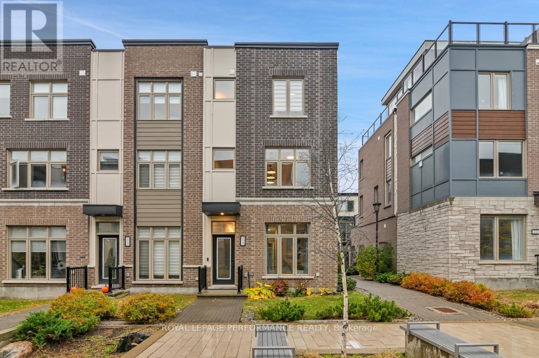 215 MAKADEWA PRIVATE, Ottawa, Ontario