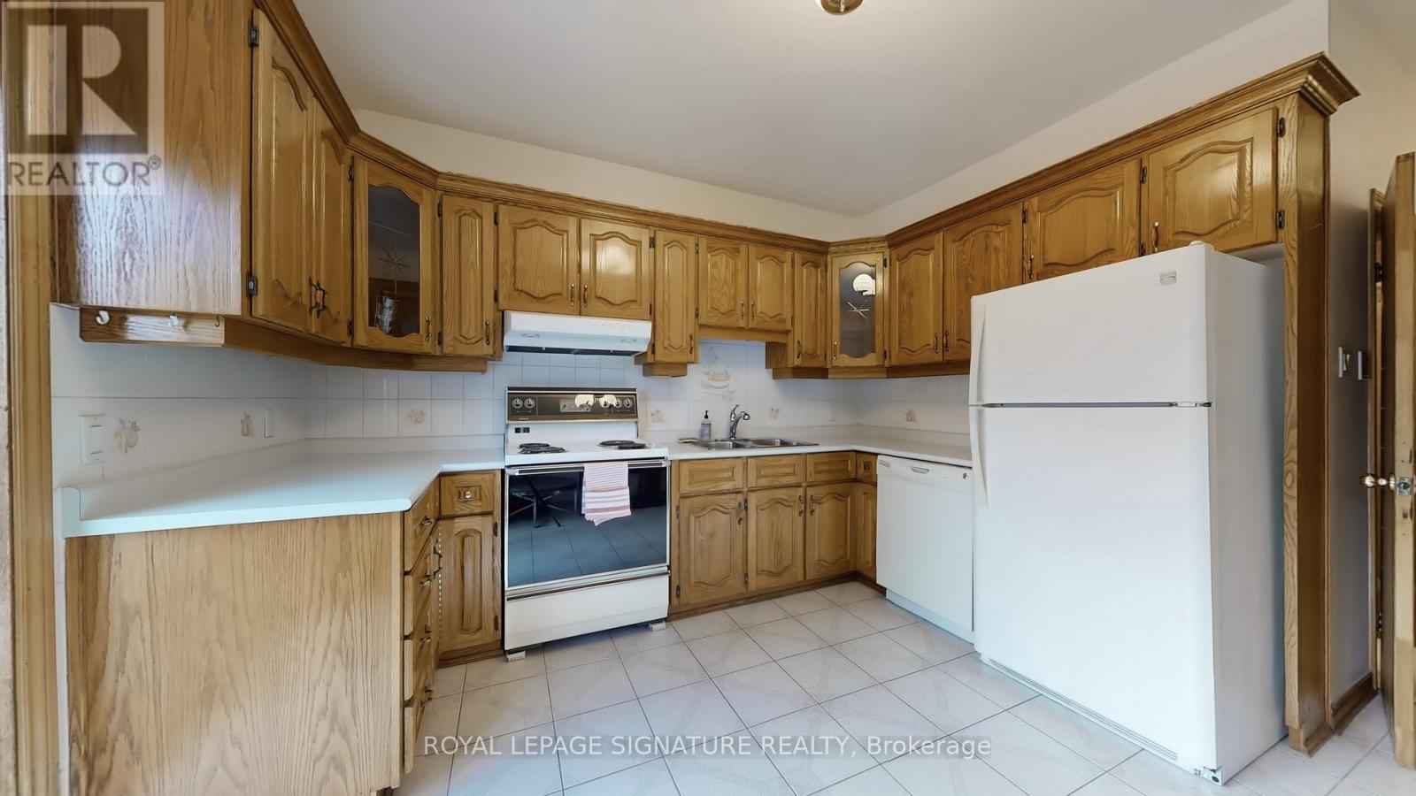 Main - 189 Beatrice Street, Toronto, Ontario  M6Y 3E9 - Photo 3 - C12507074