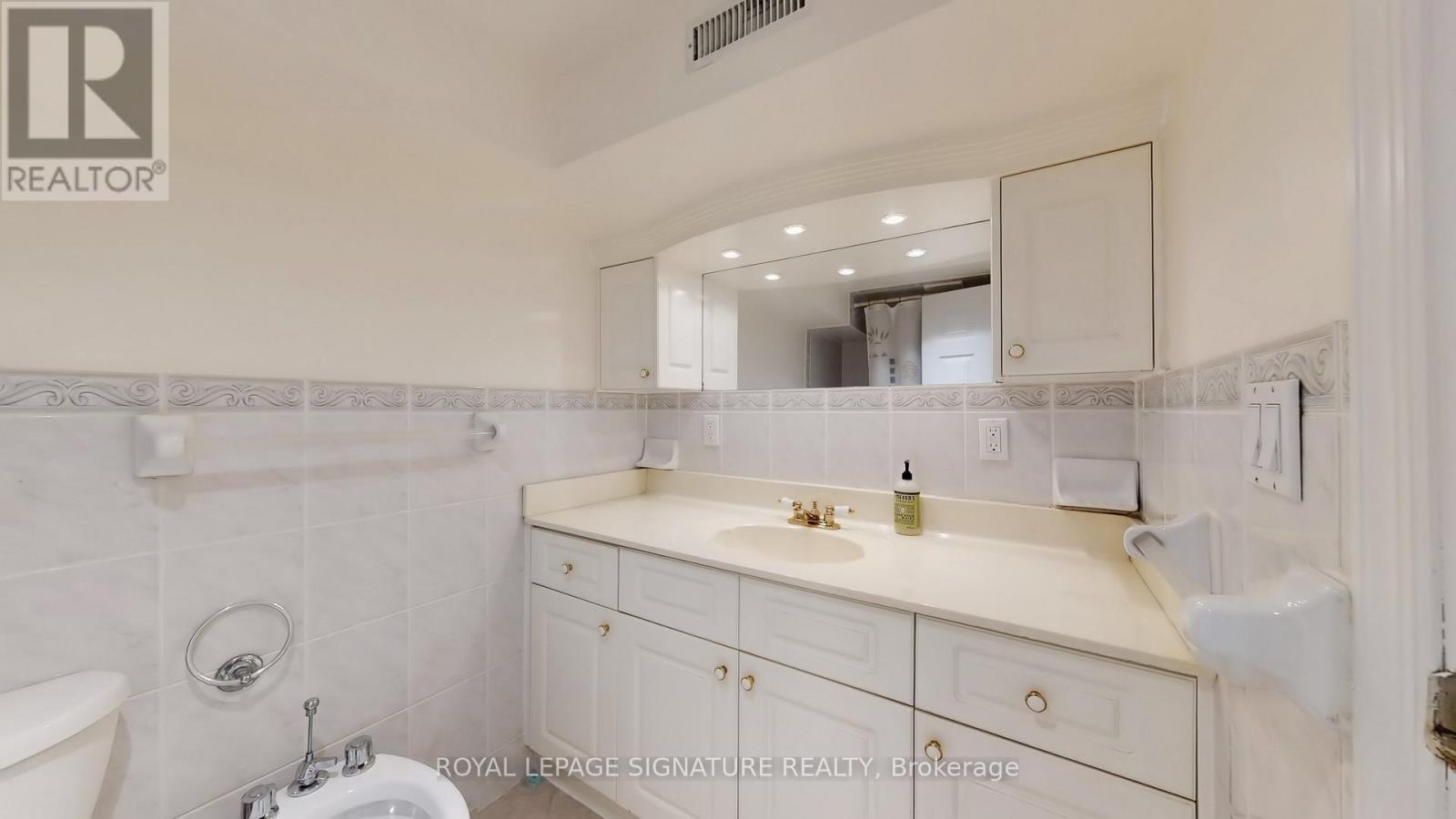 Main - 189 Beatrice Street, Toronto, Ontario  M6Y 3E9 - Photo 9 - C12507074