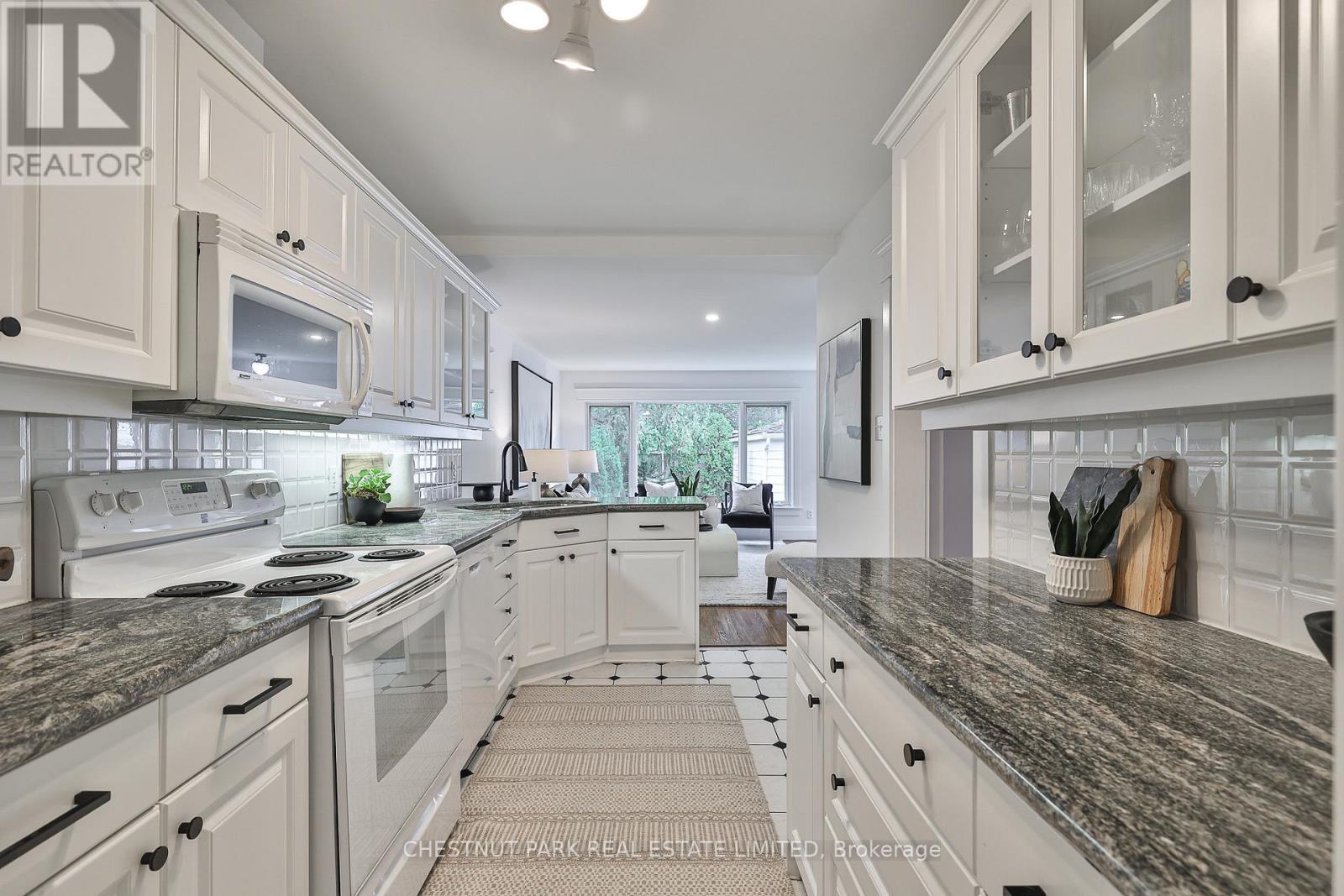 266 Belsize Drive, Toronto, Ontario  M4S 1M6 - Photo 10 - C12507128