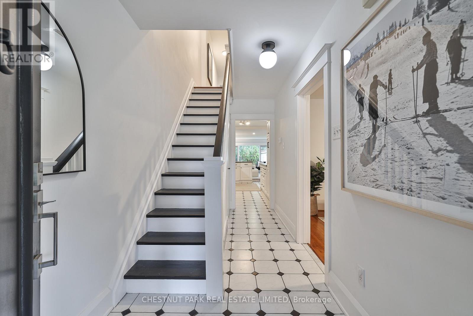 266 Belsize Drive, Toronto, Ontario  M4S 1M6 - Photo 3 - C12507128