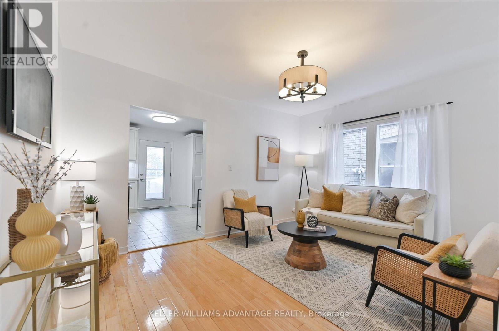 10 AMROTH AVENUE, Toronto, Ontario