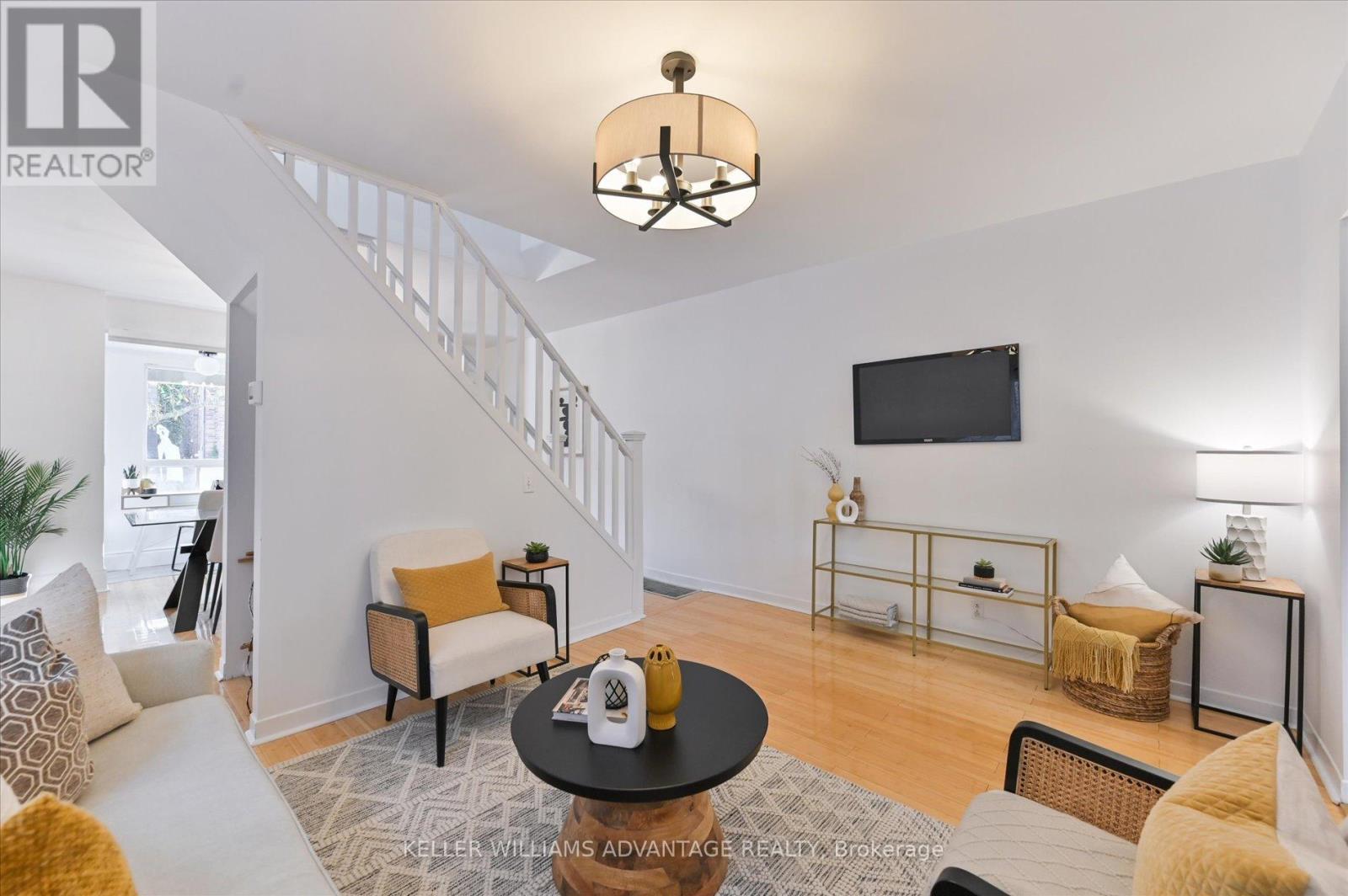 10 Amroth Avenue, Toronto, Ontario  M4C 4H2 - Photo 6 - E12507030